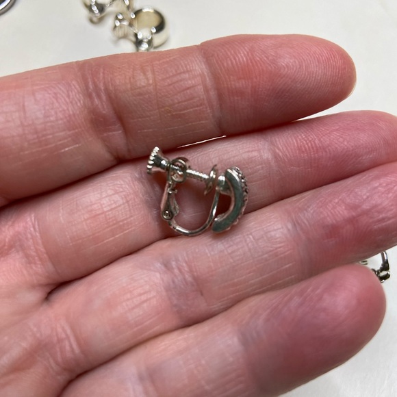 🌹2 Sets of Clip-on Earrings🌹 - Picture 4 of 6